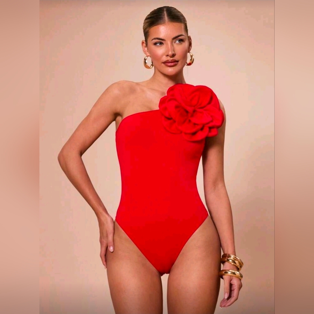 BAE Asymmetric Shoulder 3D Flower Decorate Elegant Bodysuit